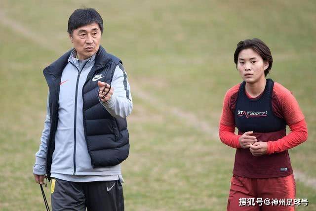 拉涅利正式获得卡利亚里荣誉市民：我们之间有着特殊的纽带